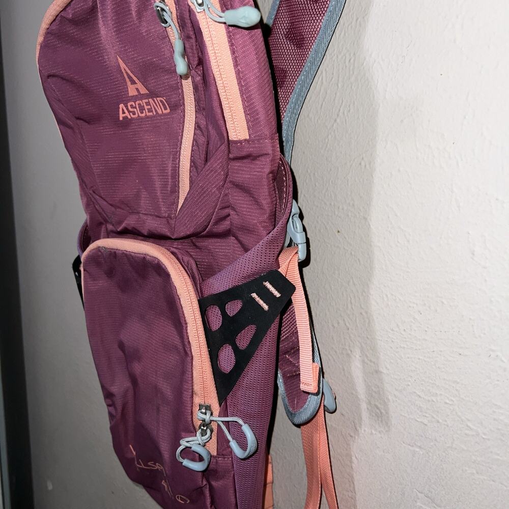Hiking Day Pink Backpack. Ascend Current 4L hydration Pack. No Water Bladder - Picture 4 of 8
